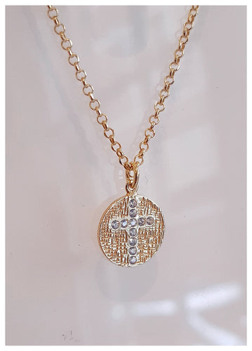 Collier raffiné en vermeil (or sur argent 925) avec croix centrale en zircons - Réassort 2024