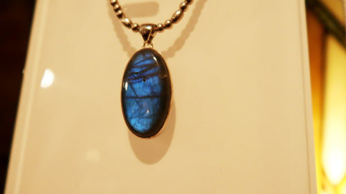 Pendentif ovale en argent avec superbe labradorite bleue intense - NEW