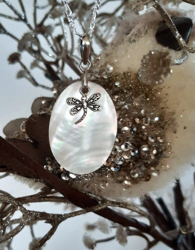 Pendentif en nacre avec petite Libellule en argent 925 - NEW