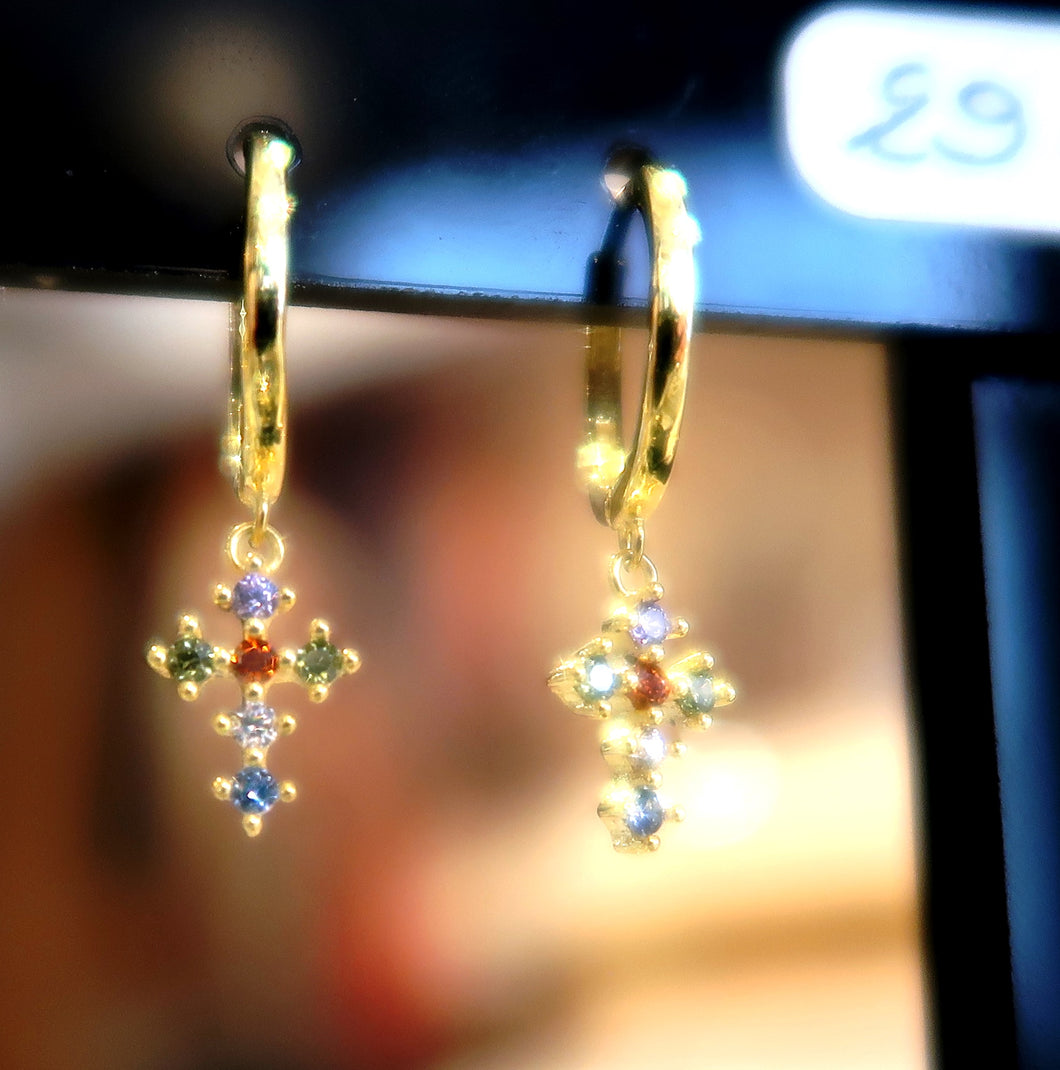 Boucles d'oreilles anneaux dorés avec Croix colorées - NEW 2022