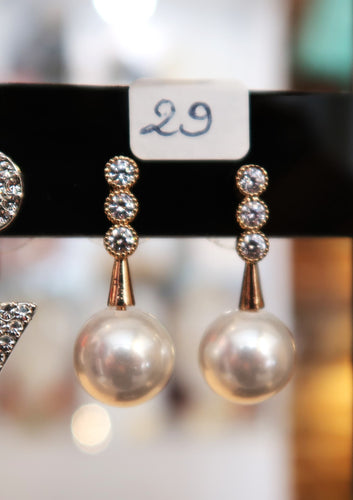 Boucles d'oreilles en perles de coquillage et zircons - Réassort 2023