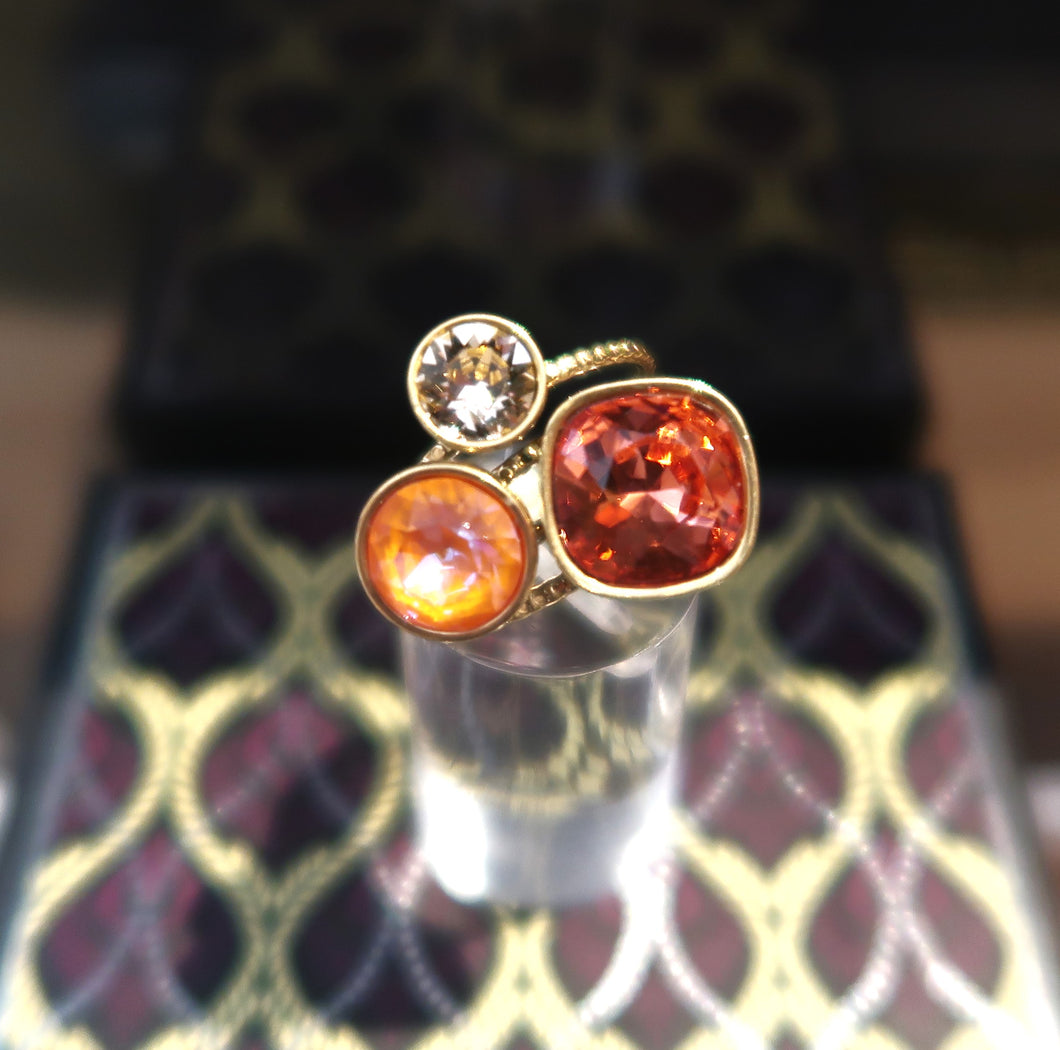 Bague réglable en inox doré avec 3 cristaux Swarovski orangés - Réassort 2023
