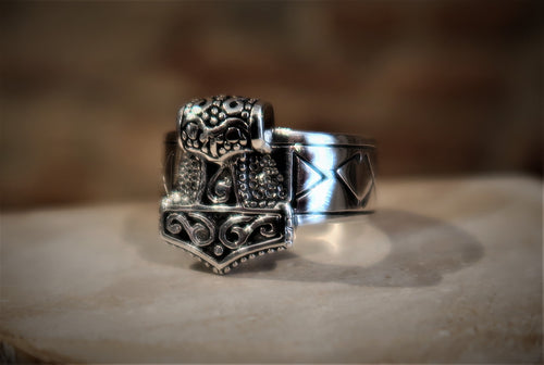 Bague en argent Marteau de Thor / Mjölnir stylisée