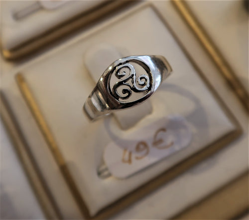 Bague en argent avec Triskell
