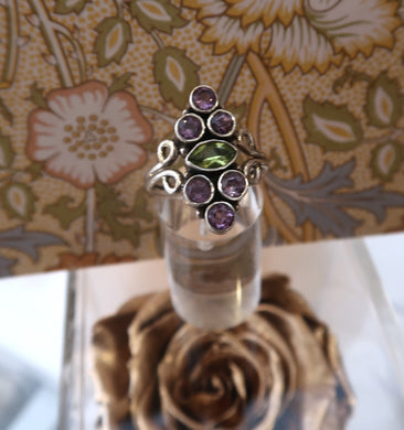 Bague médiévale en argent sertie d'améthystes avec topaze kiwi centrale - NEW