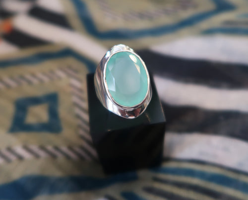 Bague en argent avec exceptionnelle calcédoine taillée