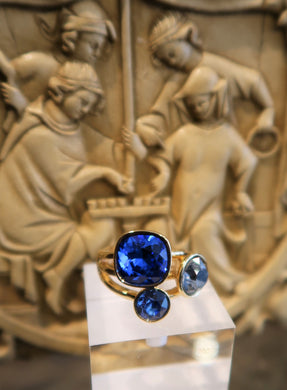 Bague adaptable en inox doré avec cristaux Swarovski bleu intense - Réassort 2025