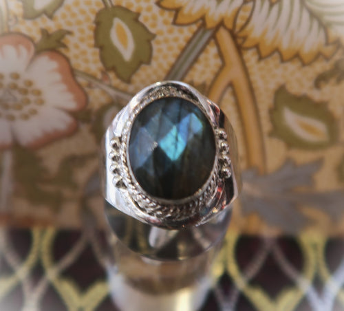 Bague en argent et labradorite bleue intense