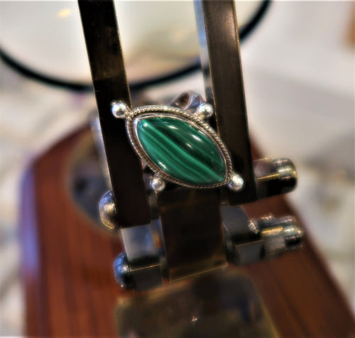 Bague en argent avec malachite d'un vert intense - NEW