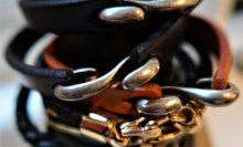 Bracelets en cuir avec crochet métal