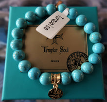 Bracelet de perles avec véritables turquoises et breloque dorée - NEW
