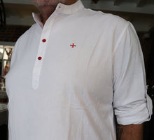 Chemise blanche coton-lin 100% naturelle avec boutons nacre & croix brodée
