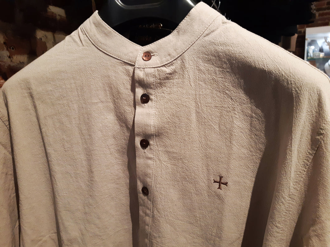 Chemise beige/écru coton-lin 100% naturelle avec boutons nacre & croix brodée