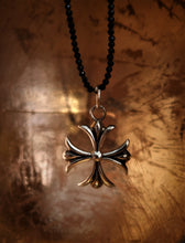 Croix Fleur de Lys stylisée en argent