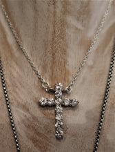 Croix en argent et zircons avec chaîne de 40 cm incluse - Réassort 2023