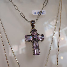 Croix baroque en argent sertie de très belles améthystes claires