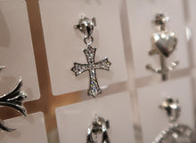 Pendentif en argent 925 petite croix Fleur de Lys en zircons très brillants