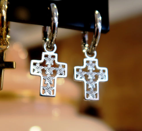 Boucles d'oreilles en inox avec croix ajourées d'étoiles - argentées ou dorées