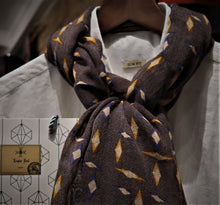 Écharpe mixte gris-taupe à motifs élégants - fine et douce