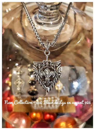 Pendentif rare en argent avec Fleur de Lys, très joliment travaillé - Edition limitée 2023
