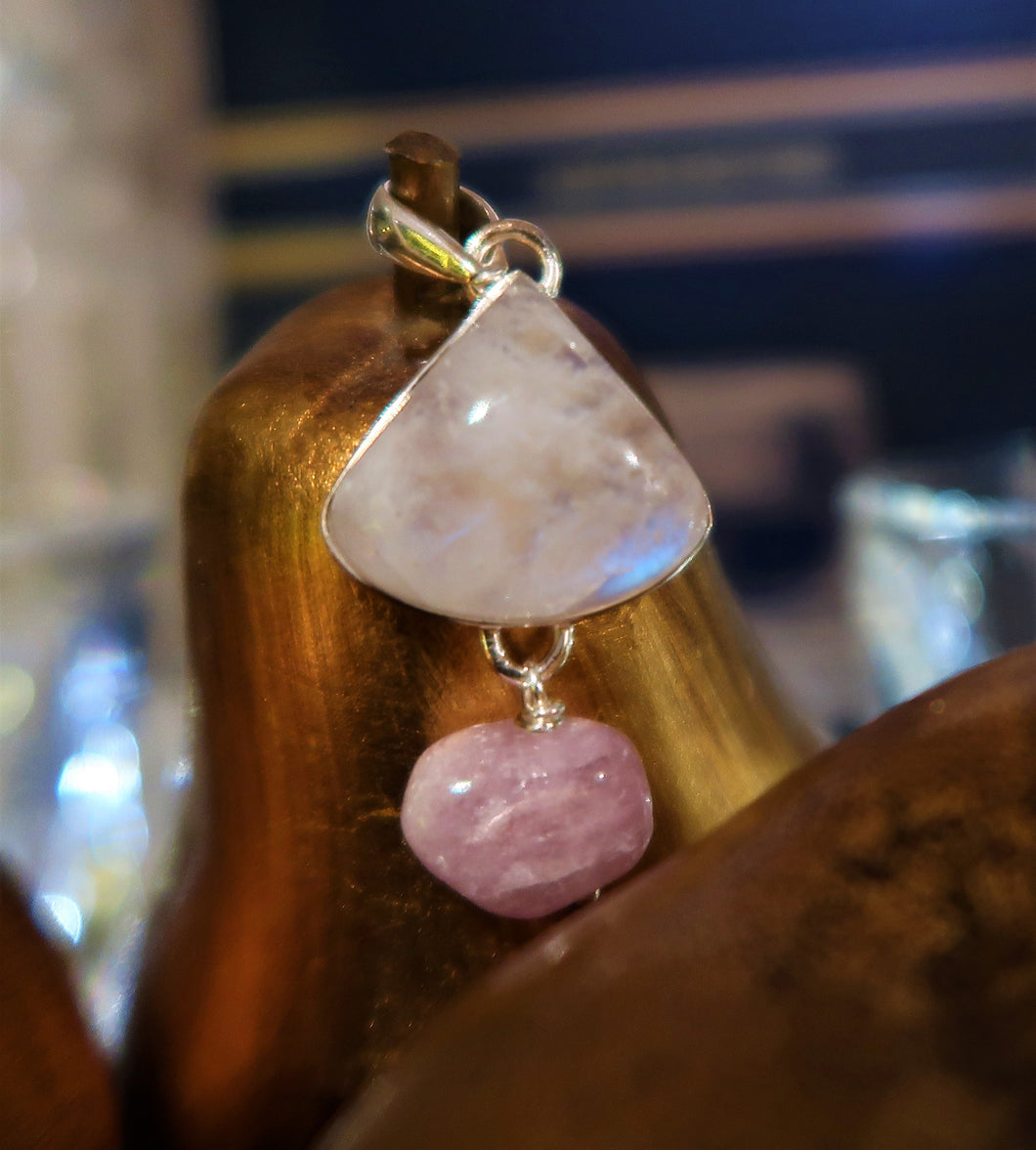 Pendentif en argent avec pierre de lune & quartz rose vif