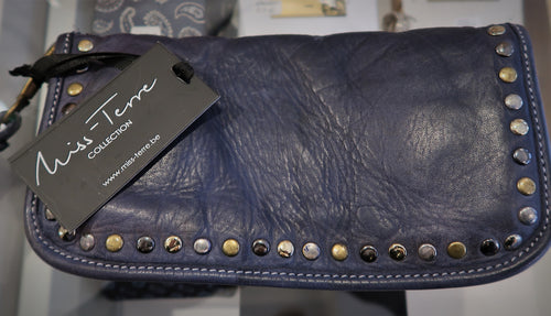 Grand portefeuille-pochette clouté en cuir souple bleu - Made in Italy