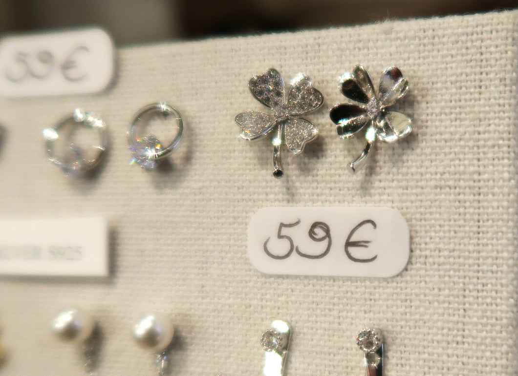 Boucles d'oreilles fleurs avec diamant de synthèse arificiel - New 2023